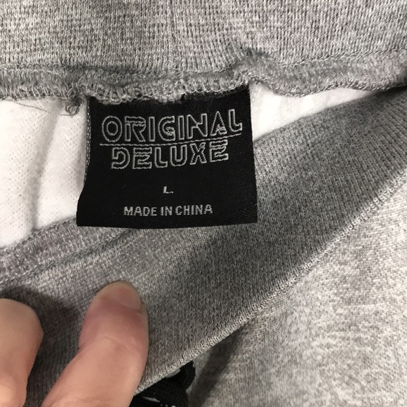 ORIGINAL DELUX SHORTS WITH ZIPPER POCKETS SIZE LARGE BLACK& GREY - Picture 2 of 7